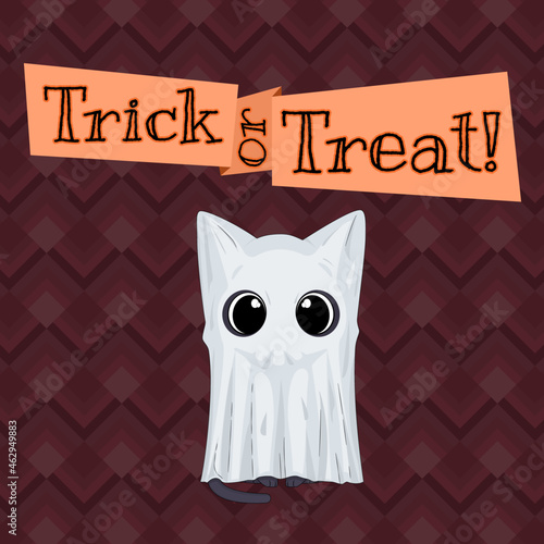 Zabawna ilustracja z napisem "Trick or Treat!" i  słodkim kotem w przebraniu ducha. Burgundowe tło. Baner, plakat, zaproszenie na imprezę, pocztówka. Cukierek albo psikus! Ilustracja wektorowa.