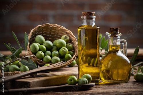 Obraz na plátně Olives and olive oil in a bottles