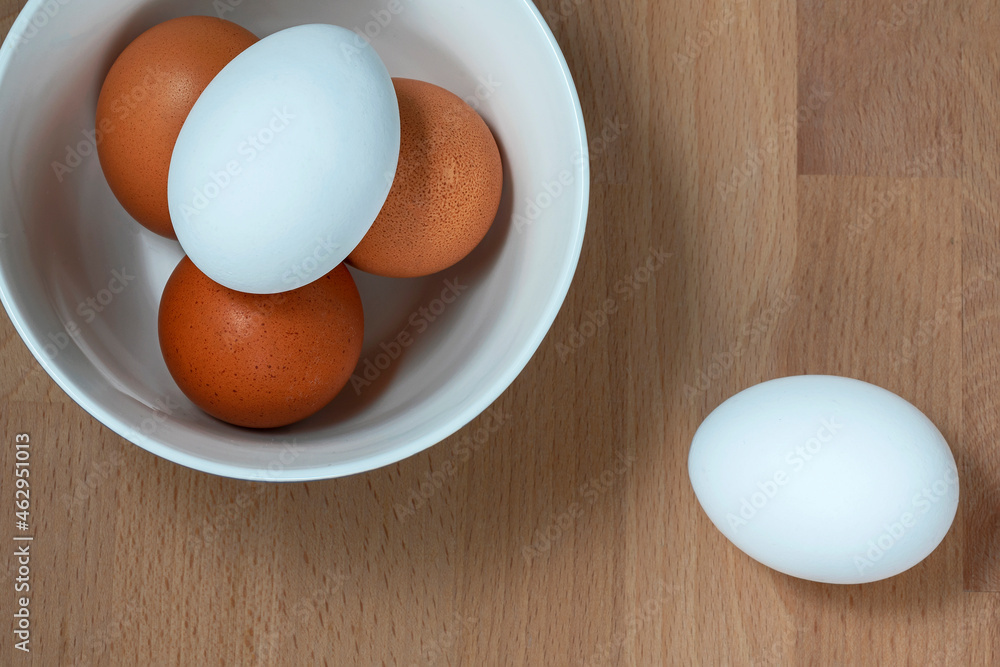 several fresh chicken eggs in a ceramic cup on a wooden background. Healthy eating concept several fresh chicken eggs in a ceramic cup on a wooden background. Healthy eating concept