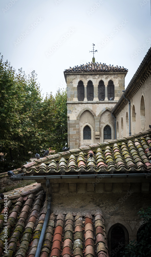 Φωτογραφία Building Turret across roof tops in France.