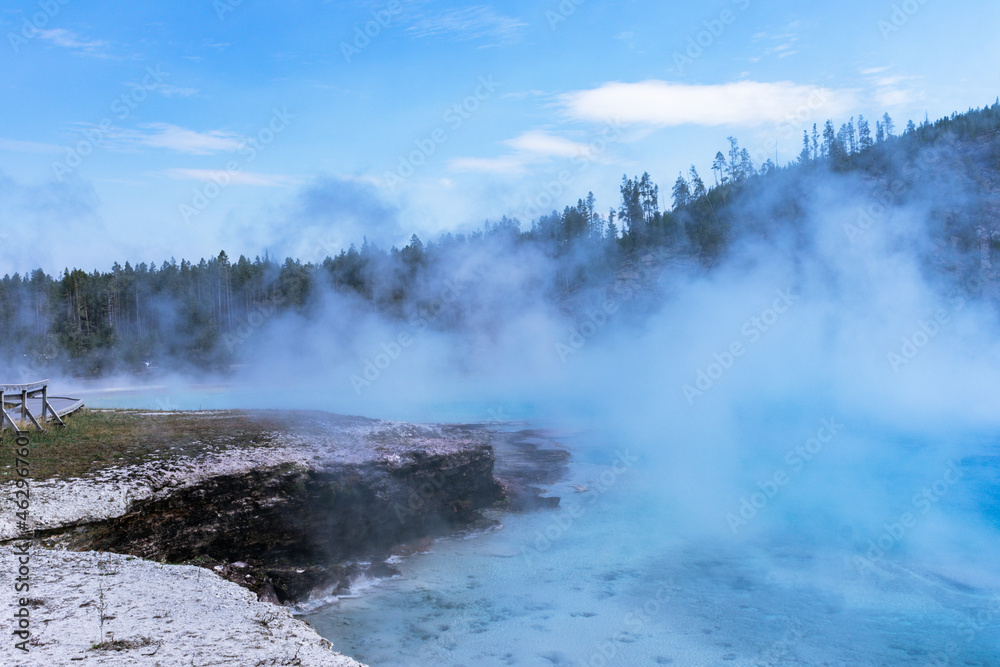 Obraz premium Excelsior Geyser, which located in the Midway Geyser Basin in Yellowstone National Park, drains 4,000-4,500 gallons of water per minute into the Firehole River.