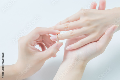 プロポーズ　結婚　指輪　カップル