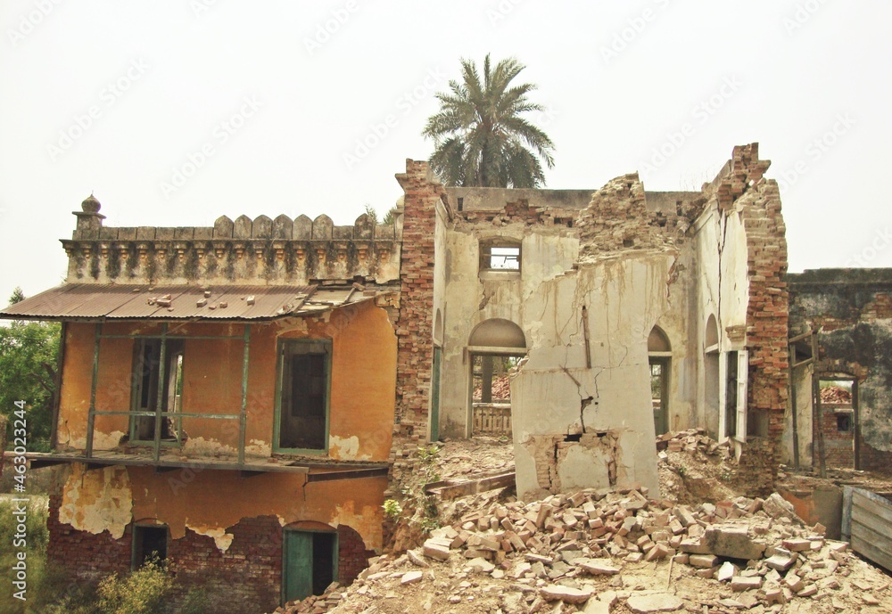 Fototapeta premium abandoned building in india