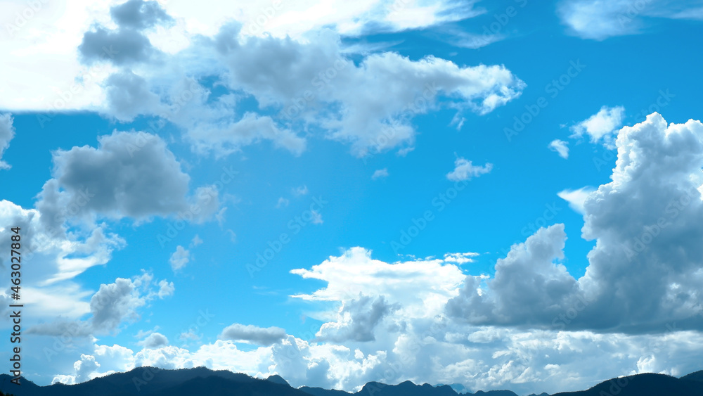 Fototapeta premium Horizon mountains and dramatic twilight sky and clouds sunset background.