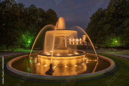 fontanna nocą w Parku Saskim Warszawa