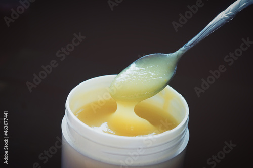 Manually obtain royal jelly, natural food