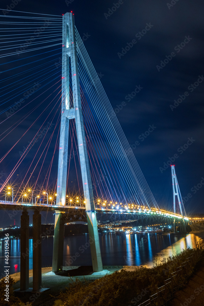 Obraz premium Bridge to Russian island