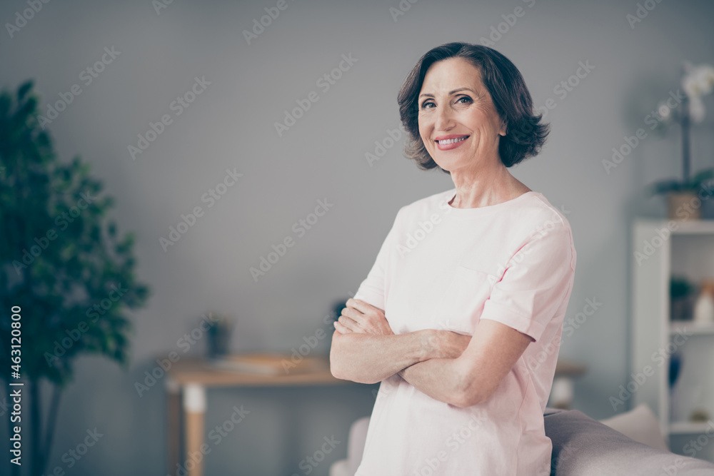 Profile photo of mature friendly brunette lady crossed arms wear pink t-shirt at home alone Profile photo of mature friendly brunette lady crossed arms wear pink t-shirt at home alone
