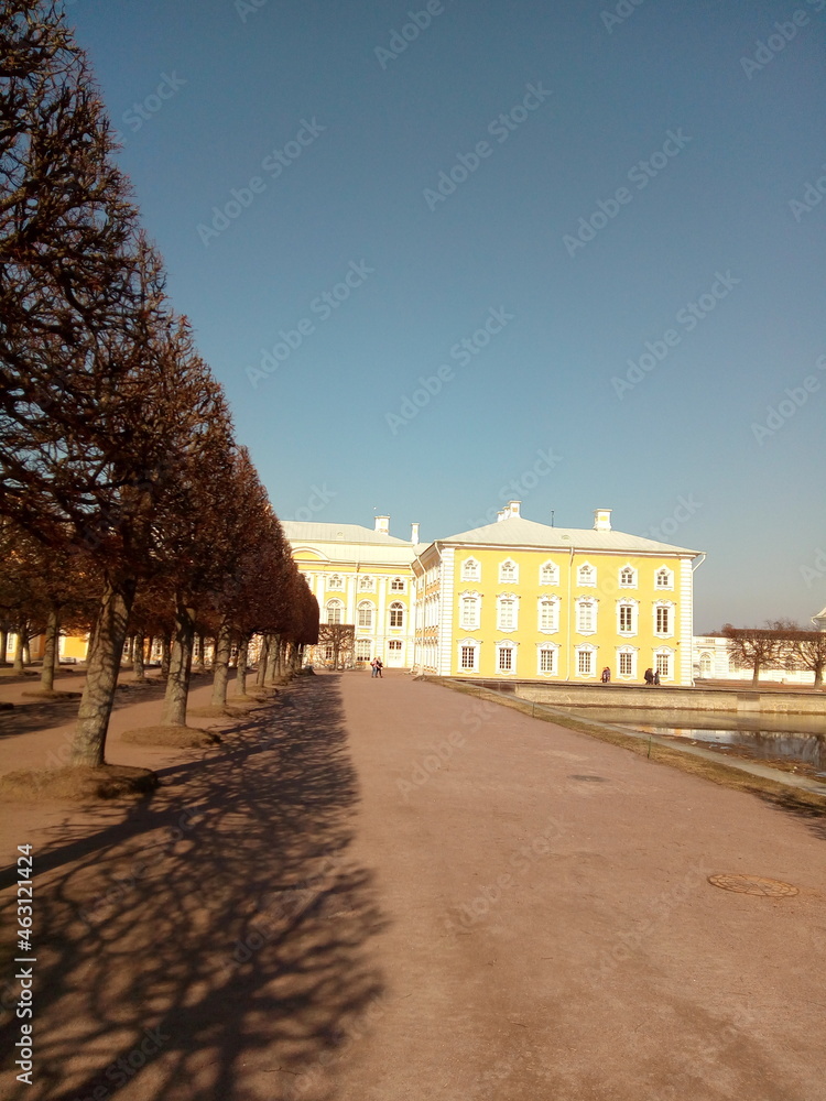 Naklejka premium Весна в Петергофе