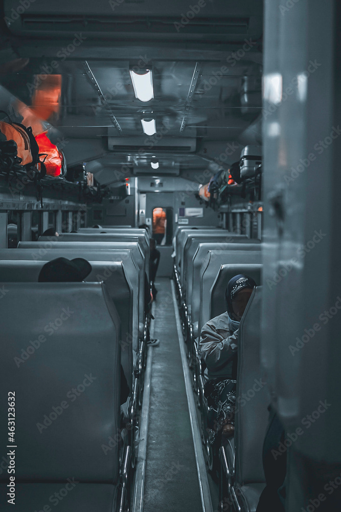 Vertical shot of a narrow train passageway between seats - obrazy, fototapety, plakaty 