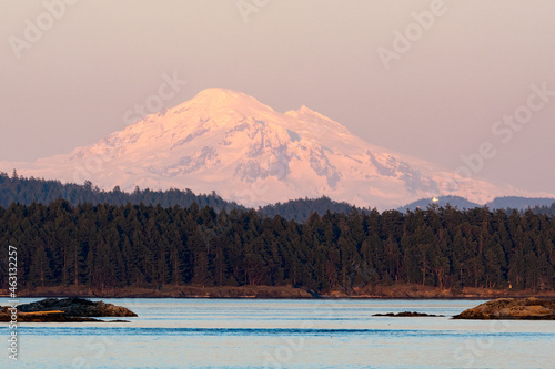 Sunset at Mount Baker in Washington taken from Sidney, BC Canada (on Vancouver Island) © David Hutchison/Wirestock