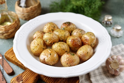 Baked baby potatoes with garlic and dill.