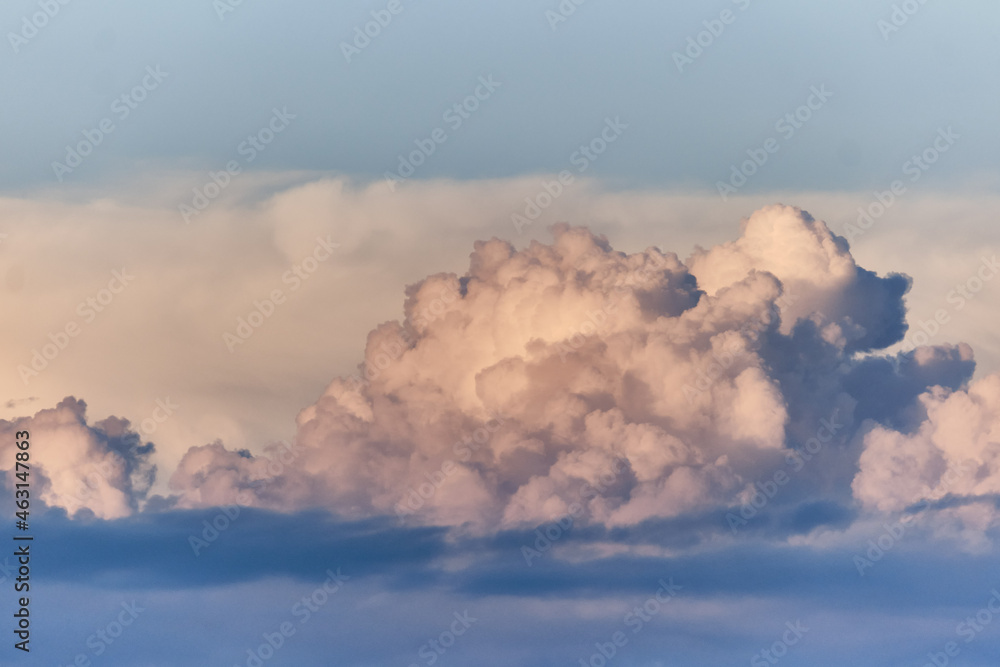 Hohe Wolken am Himmel über dem Meer in Florida Hohe Wolken am Himmel über dem Meer in Florida