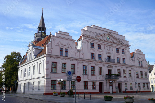 Rathaus und Marienkirche von Güstrow