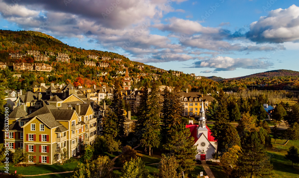 Fototapeta premium Canadian autumn in Quebec