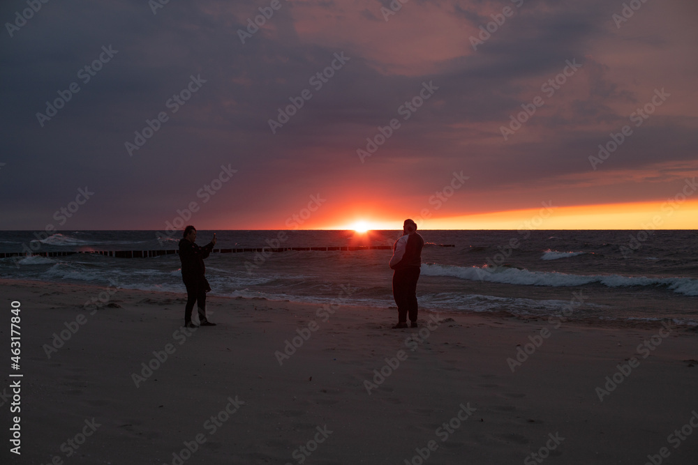 Naklejka premium zachód słońca nad morzem