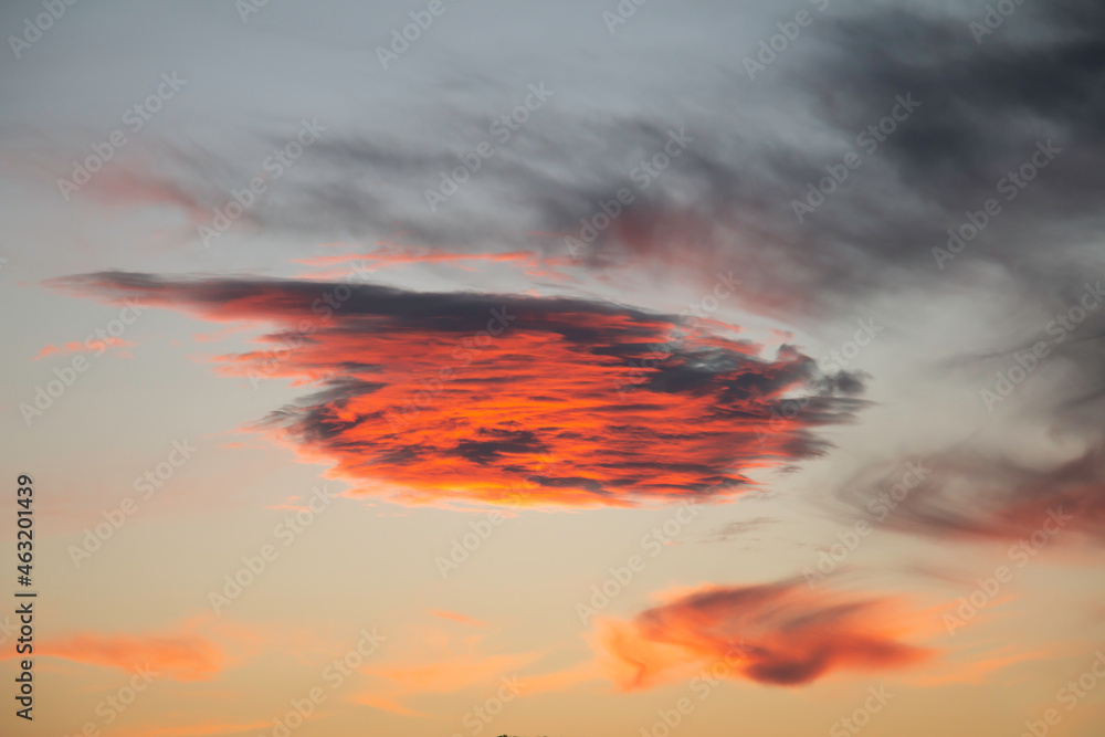 Fototapeta premium Wonderful patterns forming in the sky with morning lights