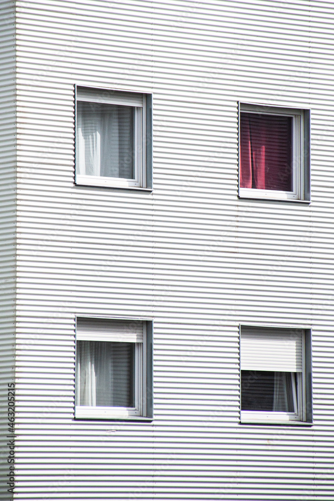Ventanas de cristal edificio moderno colores