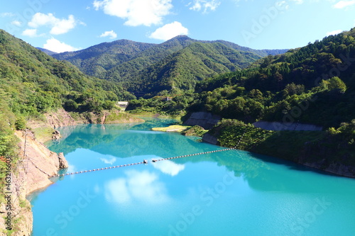 奥四万湖。四万ブルーと呼ばれる四万川の水を湛える美しい湖。 photo