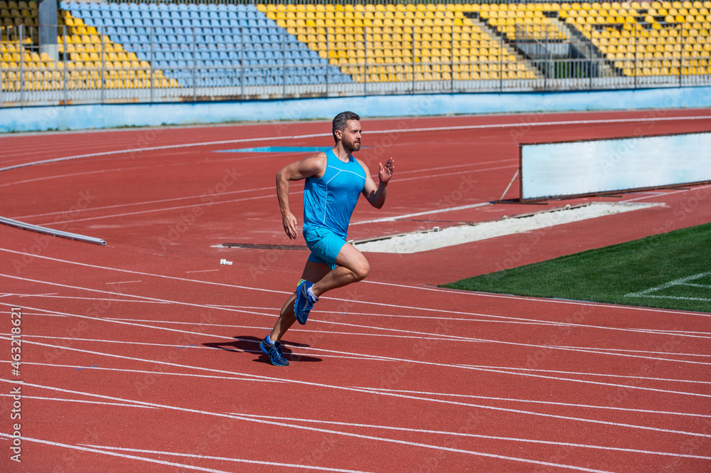 Obraz premium energetic and sporty. marathon speed energy. muscular man in motion. athletic man
