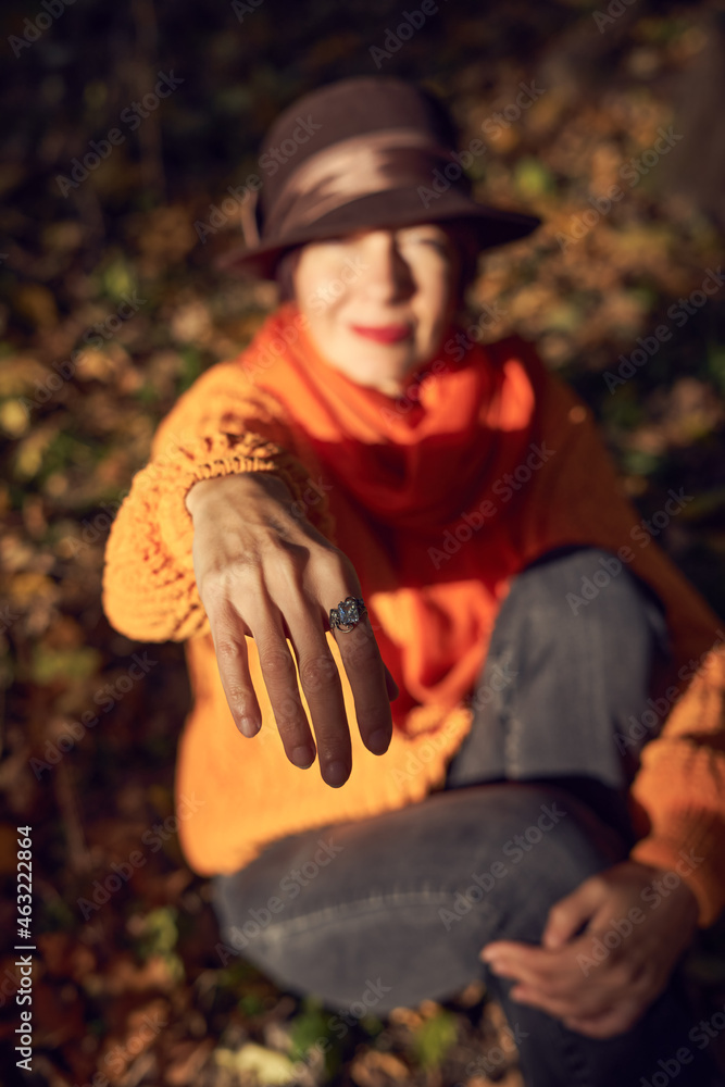 Fototapeta premium 40's old elegant lady walking in the october park