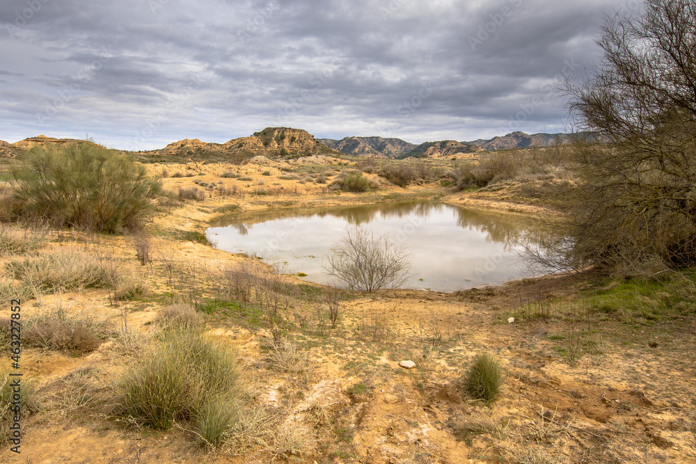 Water reservoir Alcubierre mountains