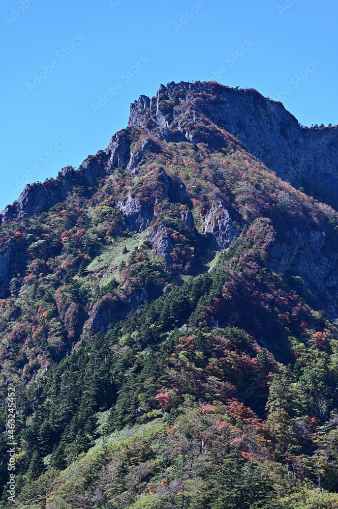 西日本最高峰の四国の霊山「石鎚山」の秋