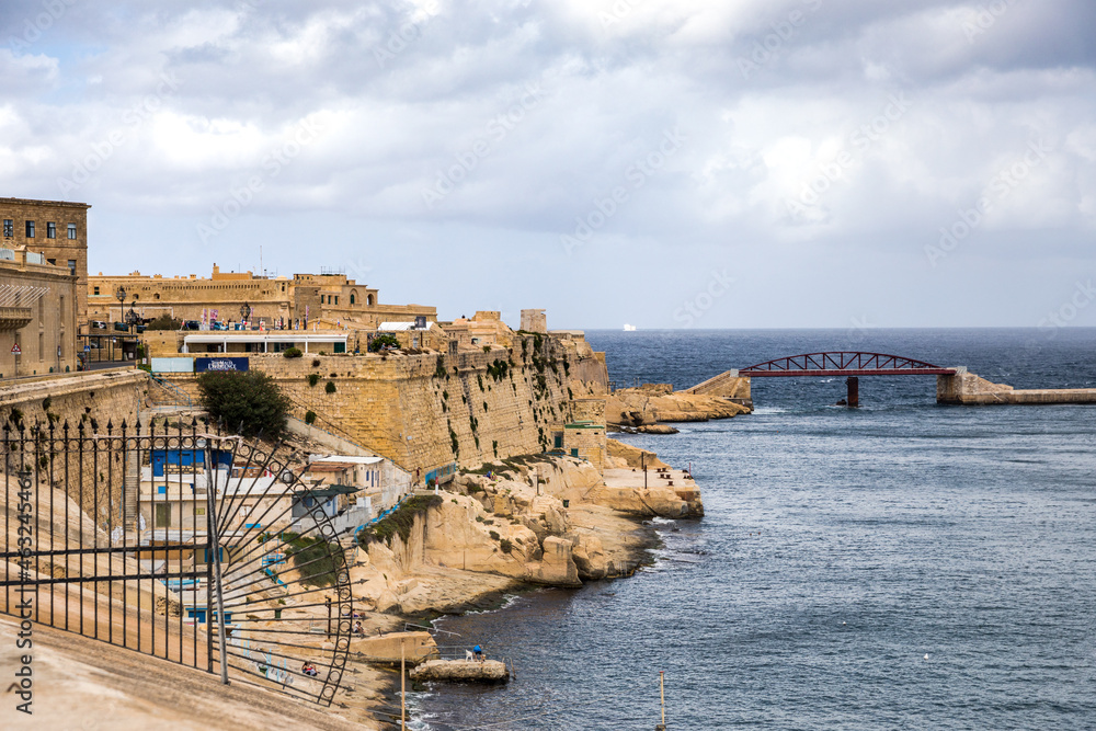 malta  reisen stadt  landschaft meer  architektur