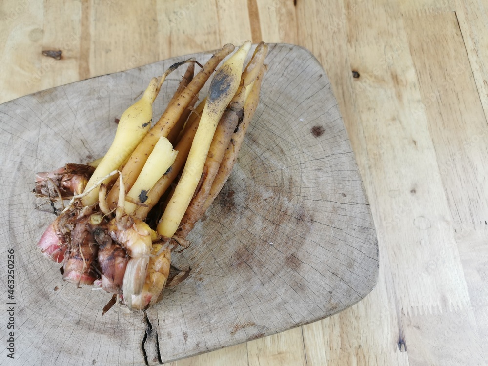 Fototapeta premium Kaempferia is placed on the chopping board