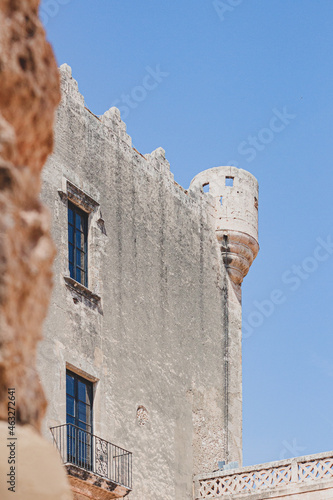 Ciudad pueblo torre antigua medieval vintage retro colores
