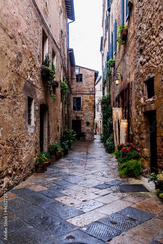 Fototapeta Naklejka Na Ścianę i Meble -  Classic alley in old town Pienza, Tuscany,Italy.