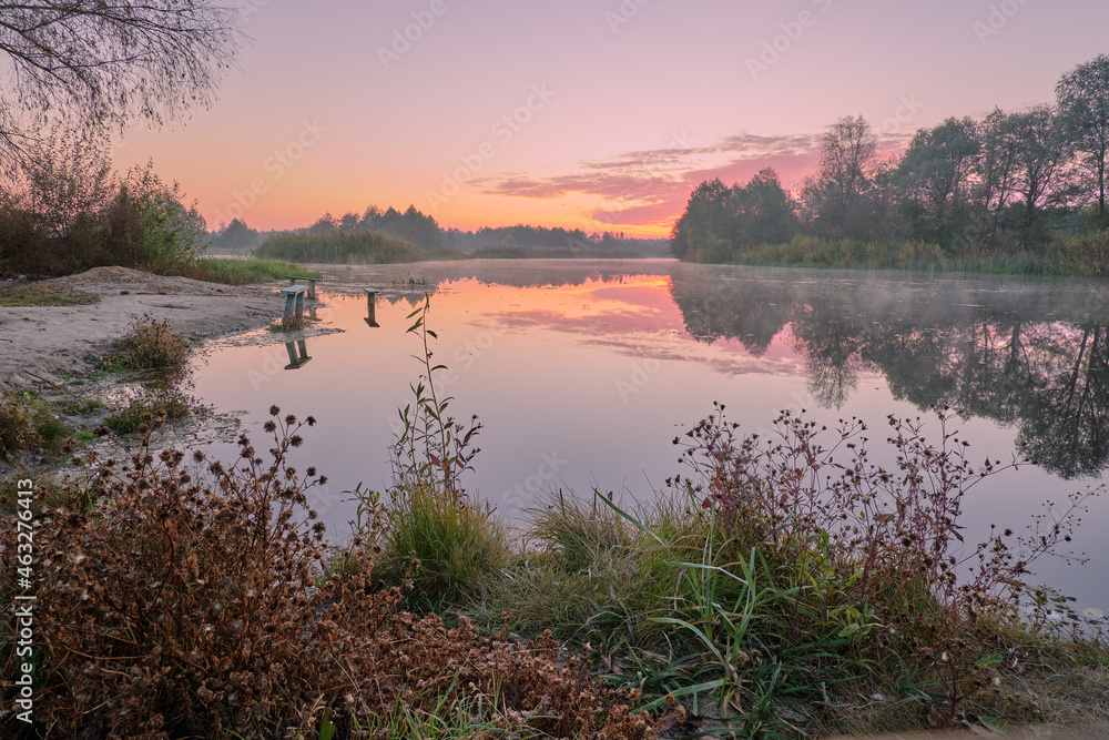 Obraz premium sunrise over the river