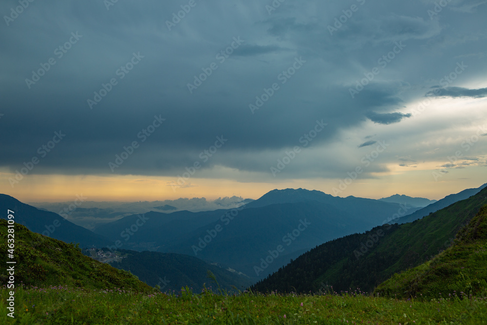 Obraz premium sunset in the mountains