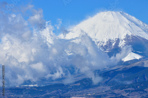 丹沢の大野山より 雲棚引く富士山