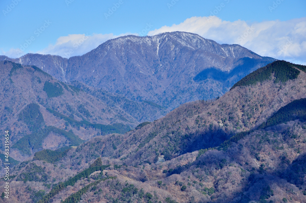 丹沢山地の大野山より西丹沢の大室山を望む　丹沢　大野山より左から加入道山、大室山