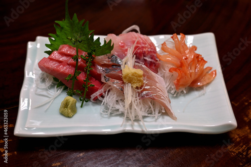 寿司屋の刺身盛り合わせ