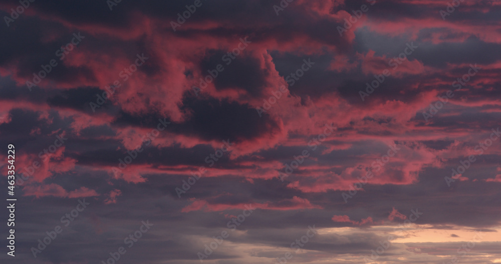 Fototapeta premium Purple clouds last minutes before sunset