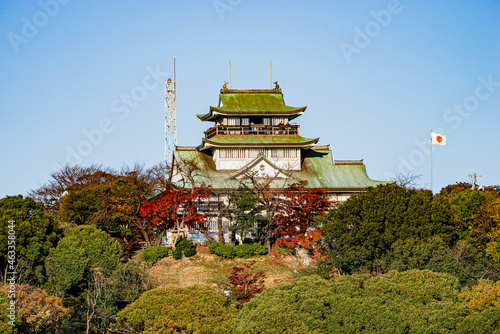 秋の小牧山城天守