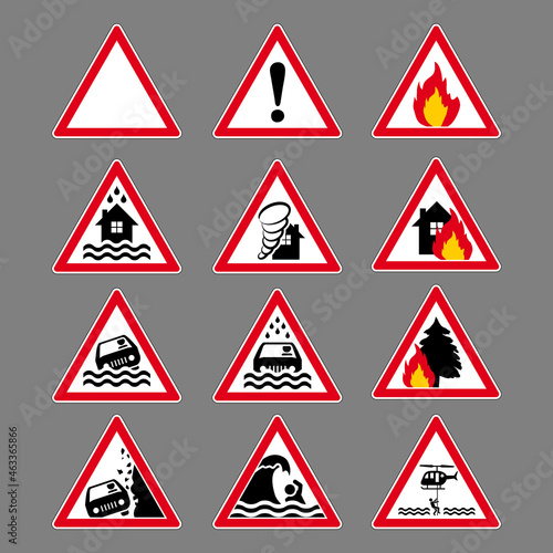 Série de panneaux routiers avec des pictogrammes pour prévenir de différentes catastrophes - inondation, tornade, incendie, éboulement, tsunami, sauvetage.