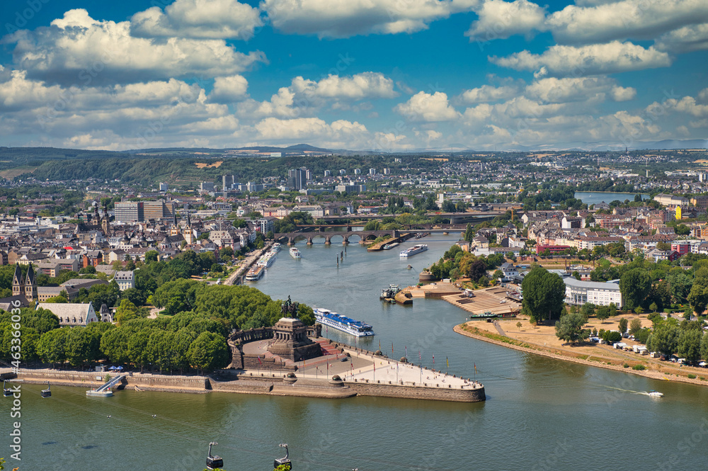 Aussicht auf den Rhein bei Koblenz Rheinland Pfalz Deutschland
