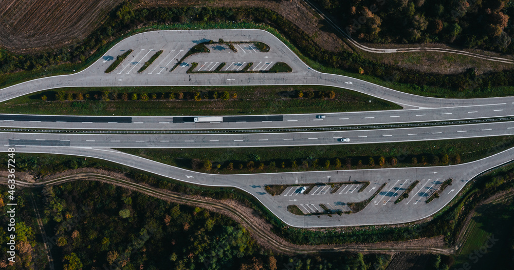 Obraz premium Beautiful road from above. Drone shot