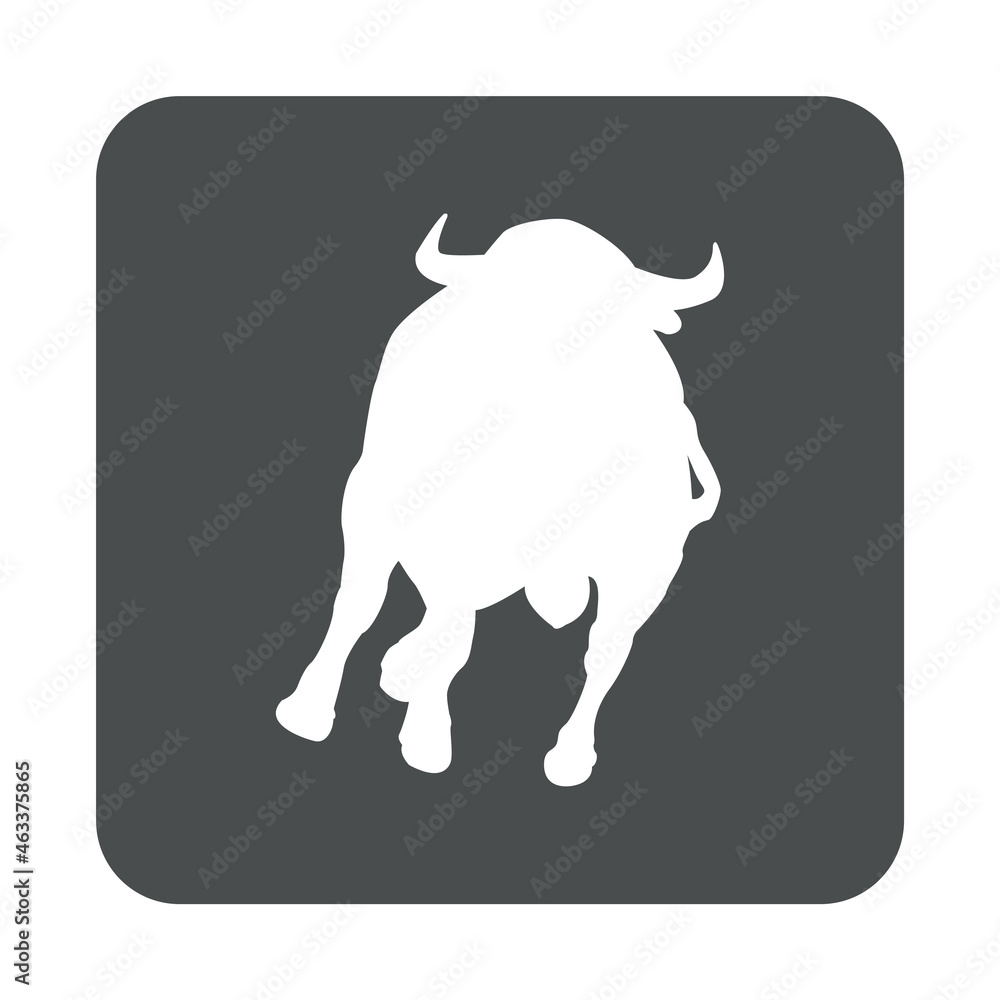 Icono plano silueta de toro de lidia atacando en cuadrado color gris Icono plano silueta de toro de lidia atacando en cuadrado color gris