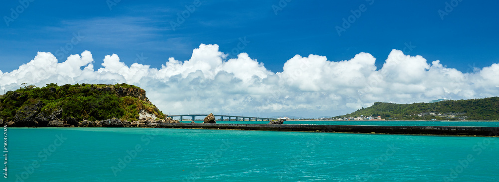 Obraz premium tropical panorama of the blue ocean