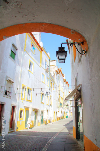 Quadro em tela Calle típica en Évora, Portugal-