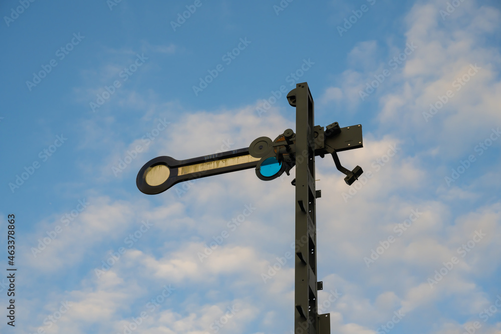 altes Formsignal auf der Strecke der Hespertalbahn in Essen Kupferdreh. altes Formsignal auf der Strecke der Hespertalbahn in Essen Kupferdreh.