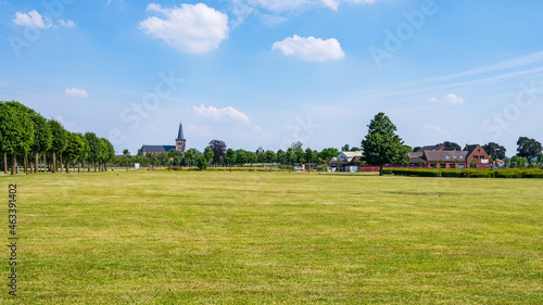 Obraz na płótnie Blick vom Archäologischen Park Xanten auf die historische Innenstadt mit St-Viktor Dom w salonie