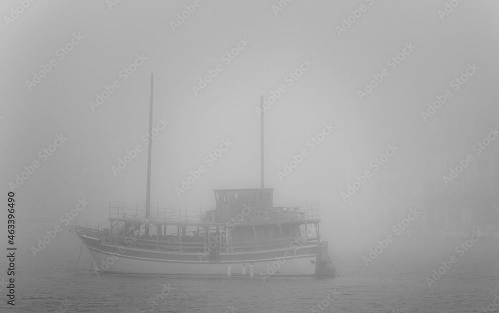 Fototapeta premium old ship in the sea fog