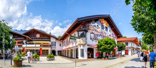 Spielbank und Fussgängerzone, Garmisch-Partenkirchen, Bayern, Deutschland 