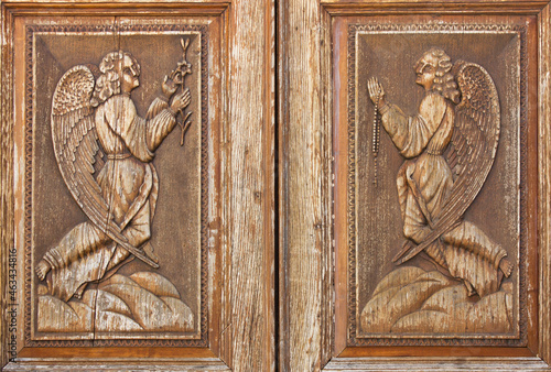 Door decoration at town Ora...