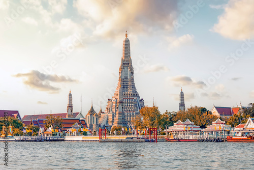 Wat Arun Temple in Bangkok, Thailand © Stockbym